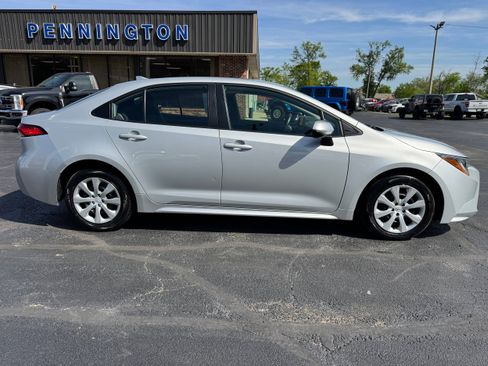 Used 2024 Toyota Corolla LE FWD image 8