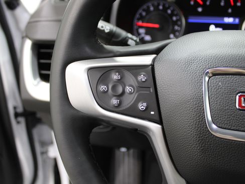 Used 2024 GMC Terrain SLT image 11