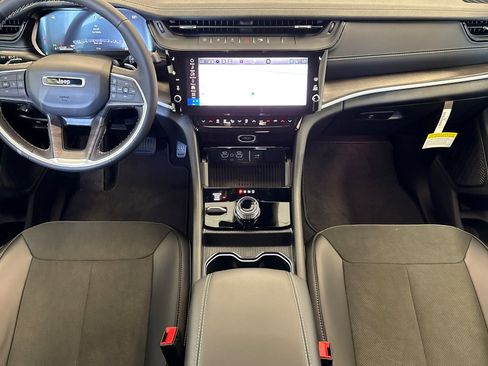 New 2026 Jeep Grand Cherokee L 4WD image 12