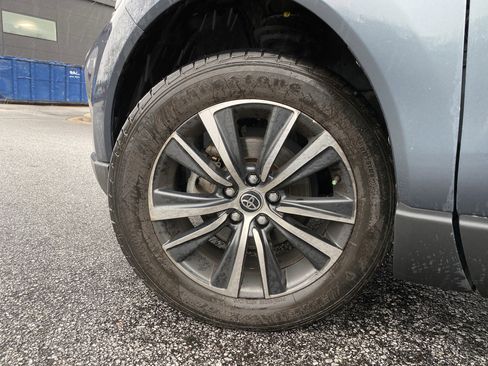 Used 2021 Toyota Venza LE image 16