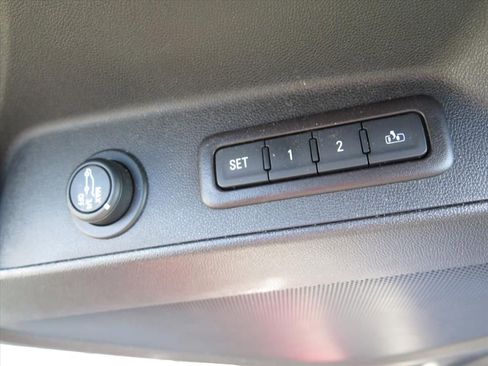 Used 2020 Chevrolet Equinox Premier FWD image 11