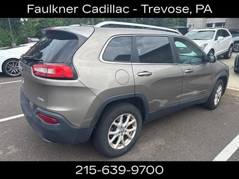 Used 2016 Jeep Cherokee Latitude w/ Cold Weather Group AWD/4WD image 3