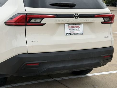 Used 2024 Toyota Grand Highlander AWD image 3