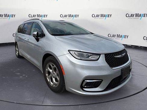 Used 2023 Chrysler Pacifica Limited FWD image 7