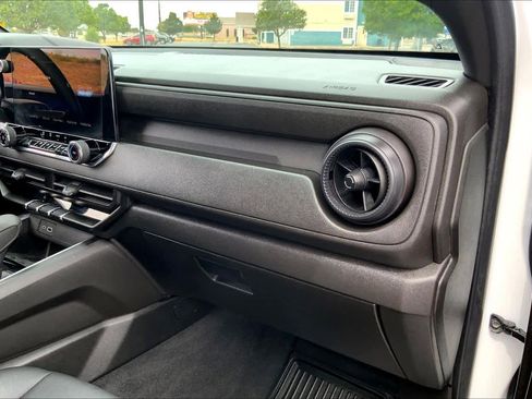 Used 2024 Chevrolet Colorado Trail Boss w/ Advanced Trailering Package AWD/4WD image 19