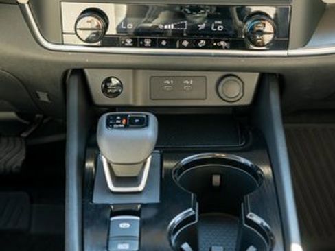 Certified 2025 Nissan Rogue SV image 17