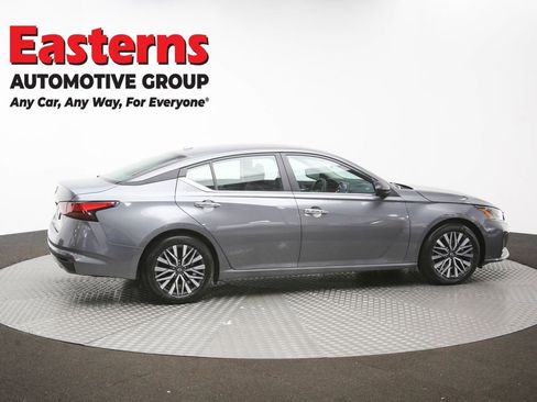 Used 2025 Nissan Altima 2.5 SV FWD image 40