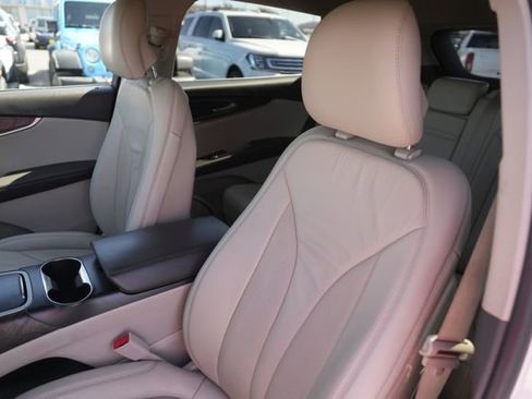 Used 2019 Lincoln Nautilus Select image 10