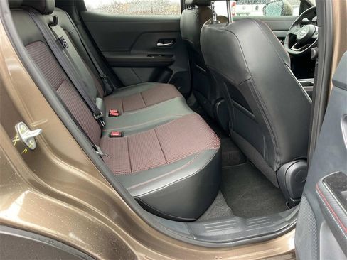 Certified 2025 Nissan Kicks SR image 26