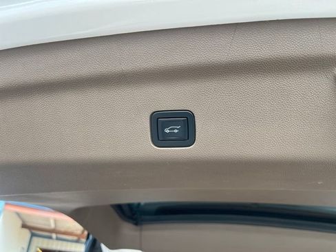 Used 2022 GMC Yukon Denali AWD/4WD image 9