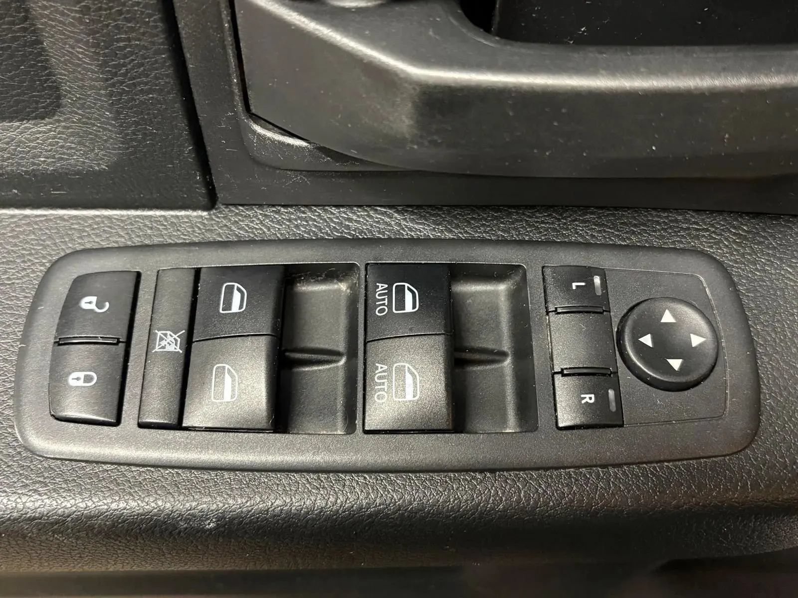 Used 2018 RAM 1500 Express w/ Black Ram 1500 Express Group AWD/4WD image 30