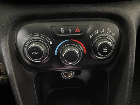 Used 2015 Dodge Dart SE image 31