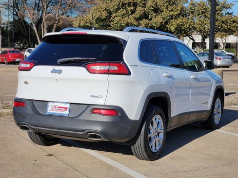 Used 2016 Jeep Cherokee Latitude w/ Comfort/Convenience Group image 6
