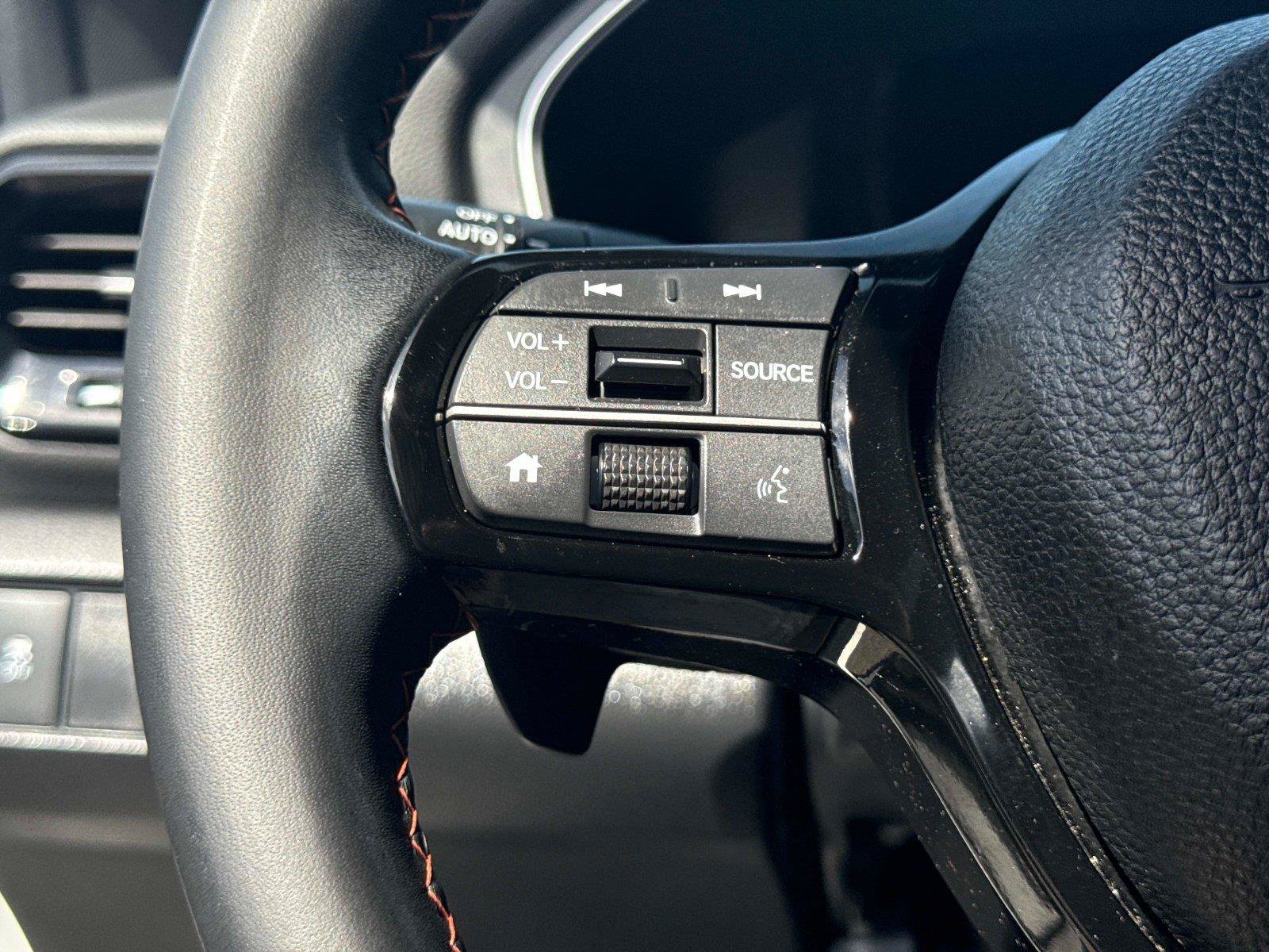 Certified 2025 Honda Pilot Sport image 30