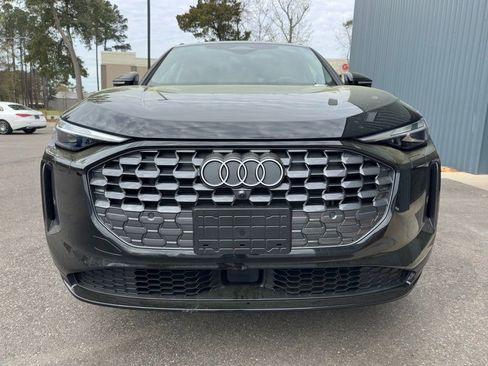 Used 2025 Audi Q5 Premium w/ Convenience Package image 2