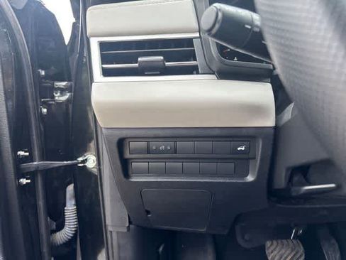 Used 2025 Mitsubishi Outlander SE FWD image 10