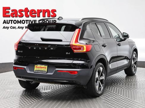 Used 2023 Volvo XC40 B4 Ultimate FWD image 5