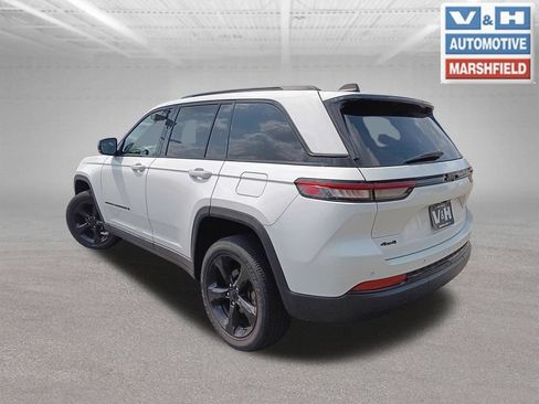 Used 2023 Jeep Grand Cherokee Altitude AWD/4WD image 5