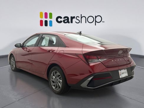 Used 2024 Hyundai Elantra SEL FWD image 3