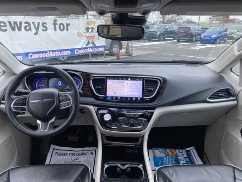 Used 2023 Chrysler Pacifica Limited image 21