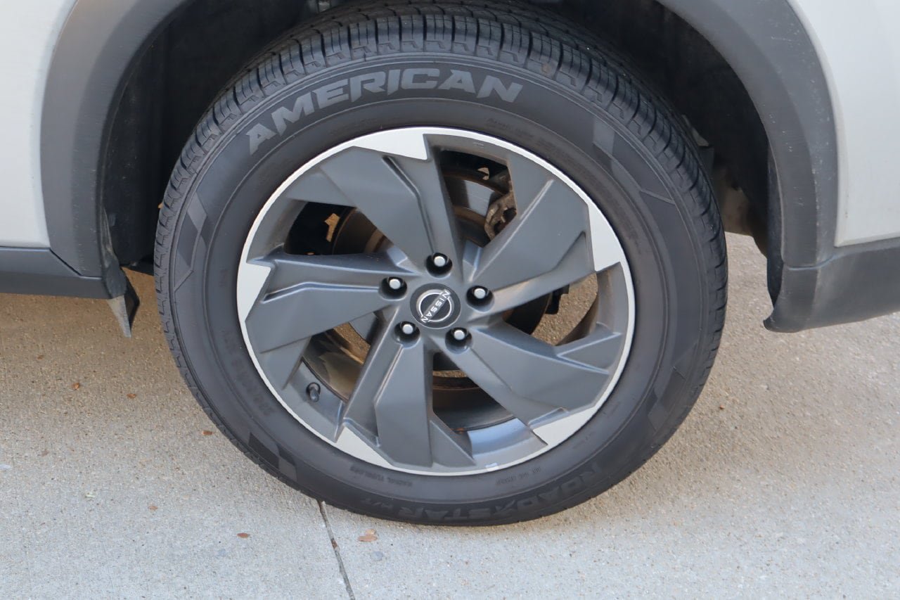 Used 2024 Nissan Rogue SV FWD image 27