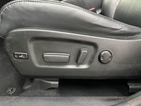 Used 2018 Toyota Highlander SE image 10