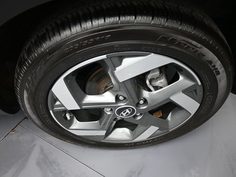 Certified 2024 Hyundai Venue SEL FWD image 15