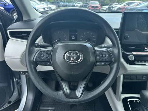 Used 2025 Toyota Corolla Cross L FWD image 18