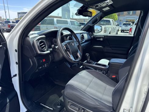 Used 2021 Toyota Tacoma TRD Off-Road w/ Technology Package AWD/4WD image 2