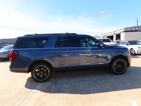Used 2022 Ford Expedition Max Limited image 8