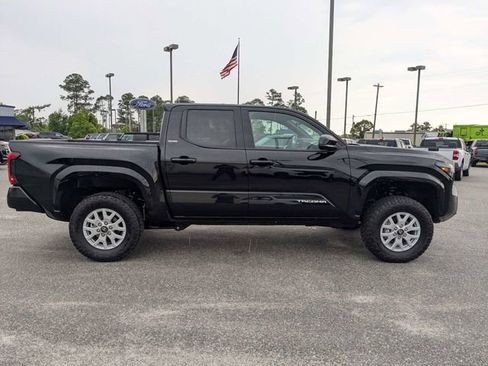 Used 2025 Toyota Tacoma SR5 AWD/4WD image 3