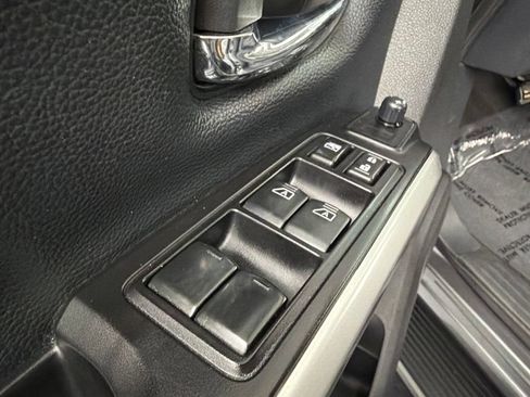 Used 2018 Nissan Titan SV RWD image 20