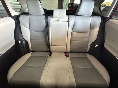 Used 2020 Toyota RAV4 XLE Premium image 13