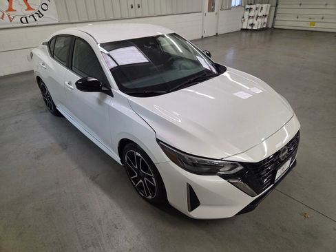 Used 2025 Nissan Sentra SR image 11