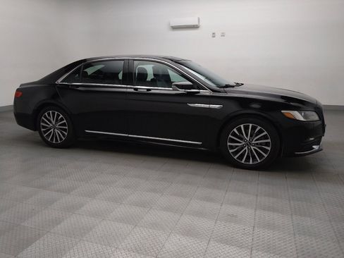 Used 2017 Lincoln Continental Select image 11