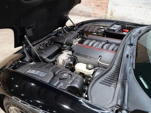 Used 2004 Chevrolet Corvette Convertible w/ Preferred Equipment Group image 34