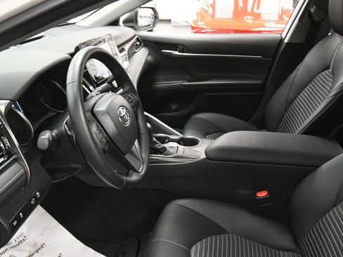 Used 2022 Toyota Camry SE w/ Carpet Mat Package (TMS) FWD image 19