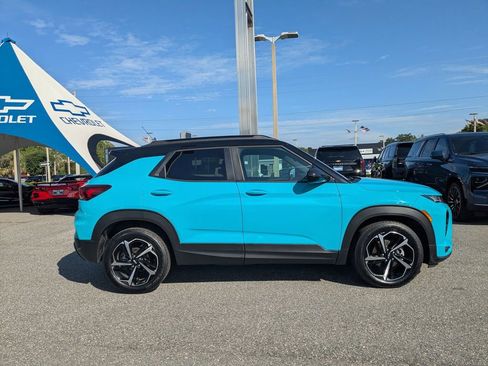 Used 2021 Chevrolet TrailBlazer RS w/ Driver Confidence Package FWD image 2