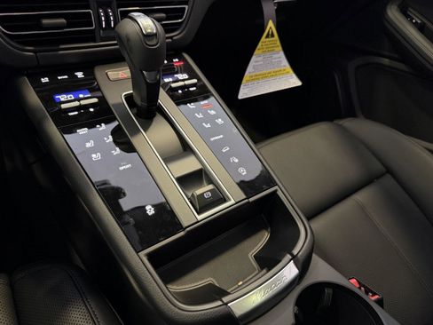 New 2026 Porsche Macan image 19