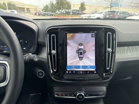 Certified 2025 Volvo XC40 B5 Plus image 25