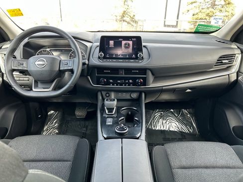 Used 2025 Nissan Rogue SV image 6