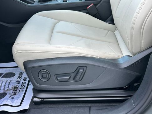 Used 2024 Audi Q3 2.0T Premium Plus w/ Premium Plus Package image 17