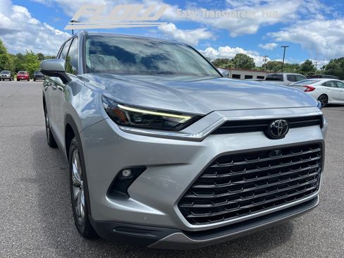 Used 2024 Toyota Grand Highlander AWD image 27