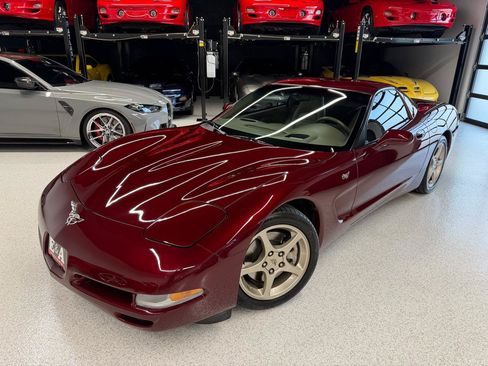 Used 2003 Chevrolet Corvette Coupe w/ Preferred Equipment Group RWD image 2