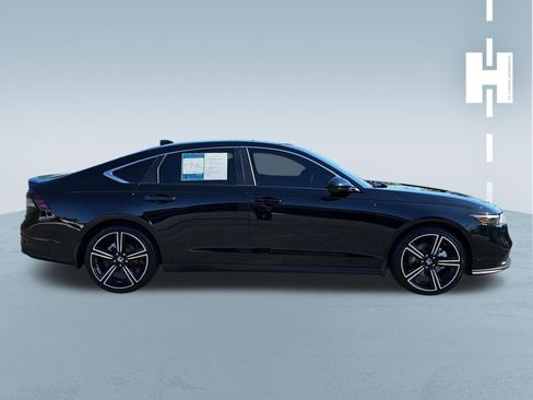 Used 2025 Honda Accord Sport image 3