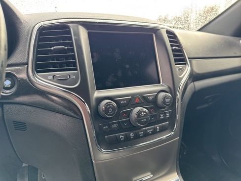 Used 2018 Jeep Grand Cherokee Laredo image 9