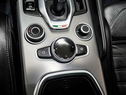 Used 2023 Alfa Romeo Giulia Veloce image 19