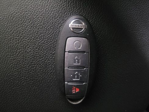 Used 2020 Nissan Kicks SV image 32