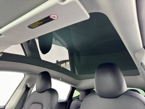 Used 2022 Tesla Model Y Performance image 12