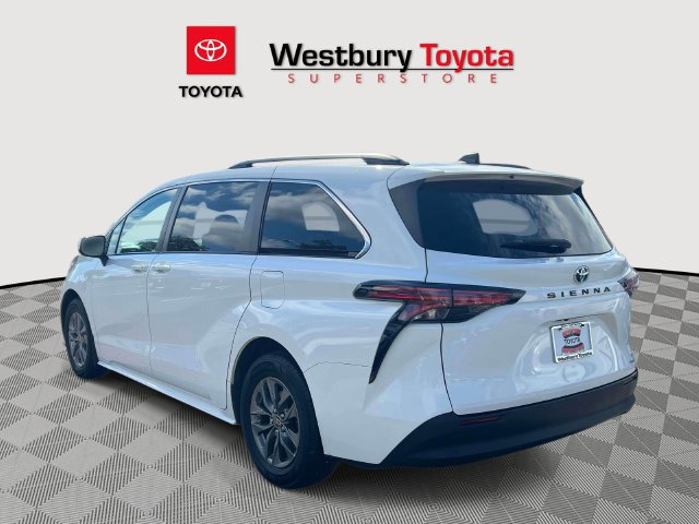 Used 2022 Toyota Sienna LE FWD image 5